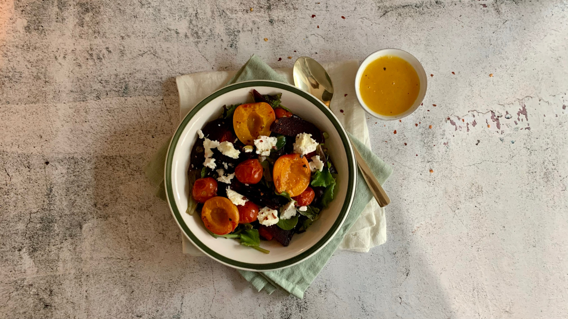 salade met abrikoos en geitenkaas