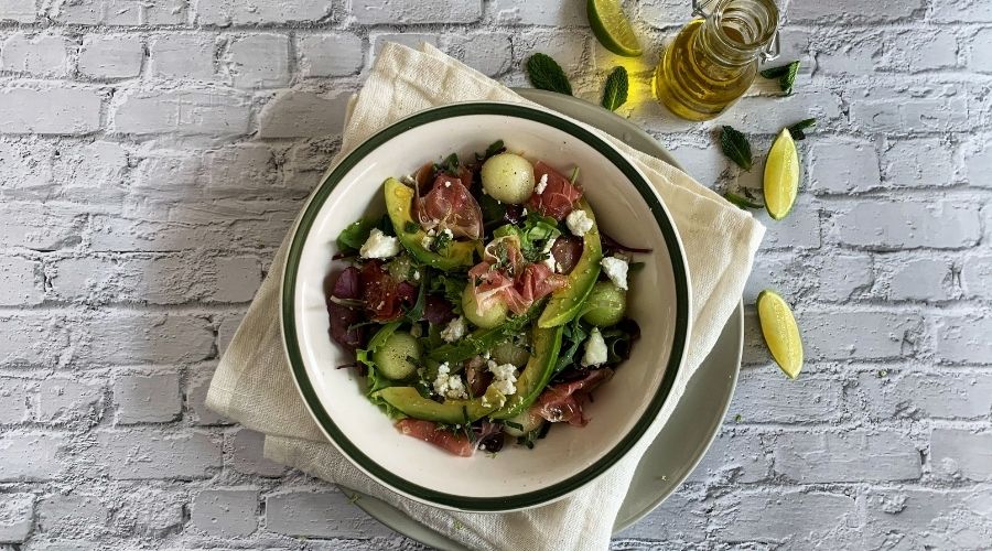 Zomerse salade met serranoham en geitenkaas - Bodystore.nl